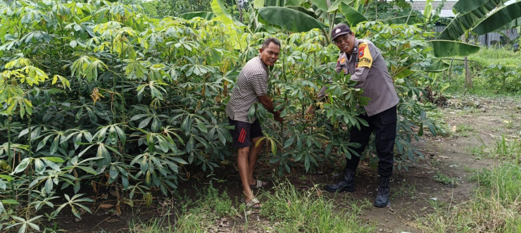 Kapolsek Taman Dorong Ketahanan Pangan Lewat Pemberdayaan Lahan Kosong untuk Aneka Tanaman