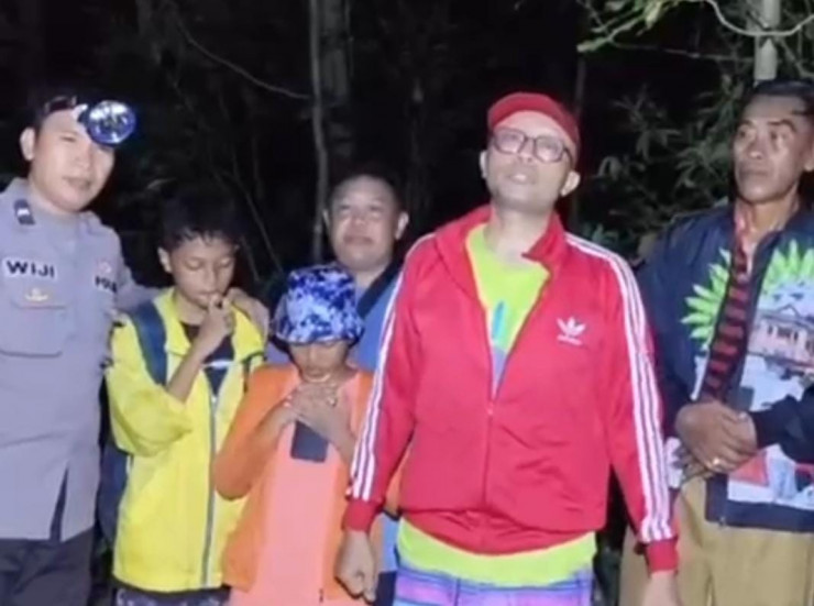 Polres Gresik Selamatkan Wisatawan Asal Sidoarjo Tersesat di Hutan Pulau Bawean