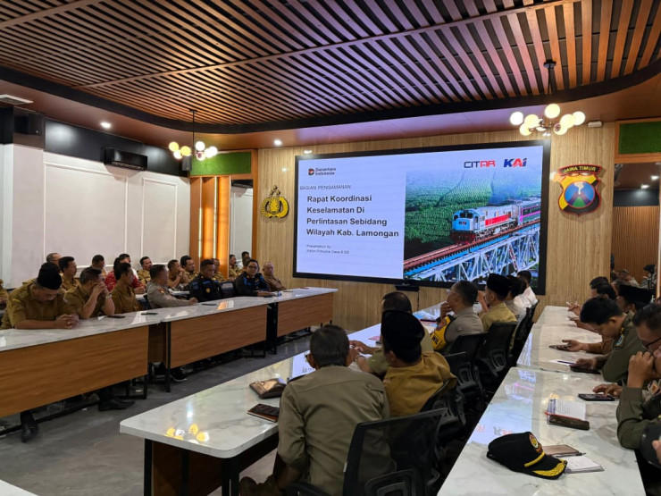 Polres Lamongan Atensi Perlintasan Kereta Api Sebidang Jelang Operasi Ketupat Semeru 2026