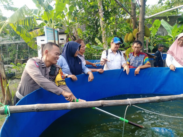 Sinergitas Polisi dan Stake Holder Terkait untuk Ketahanan Pangan, Siap Panen Ikan Patin di Lahan P2B Desa Larangan