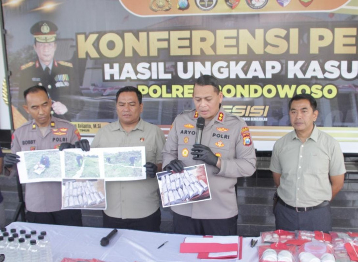 Polres Bondowoso Libatkan Gegana Brimob Polda Jatim Musnahkan 25 Kg Bubuk Mercon